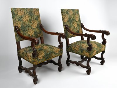 PAIR OF ARMCHAIRS