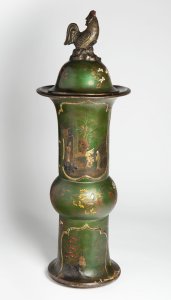 CHINOISERIE BERLIN VASE