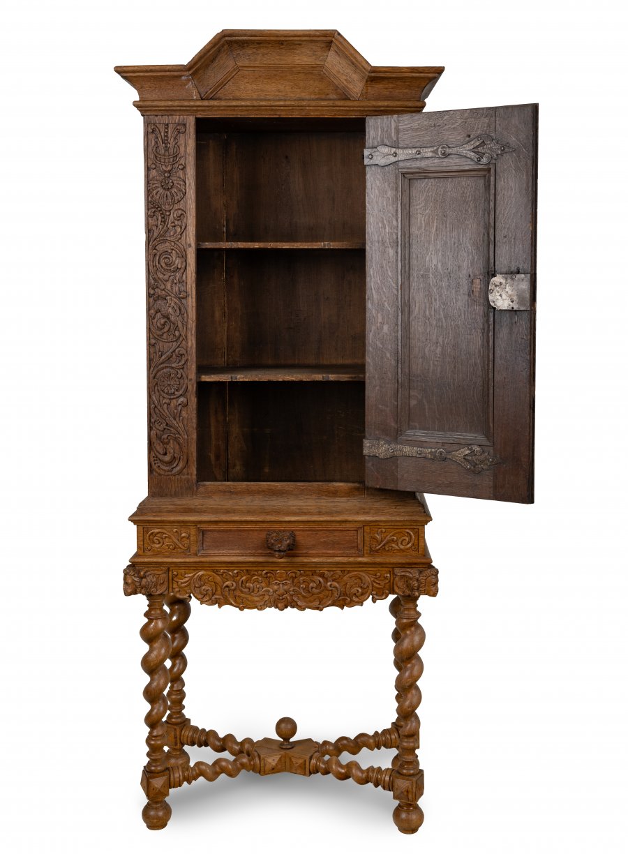 BAROQUE CABINET