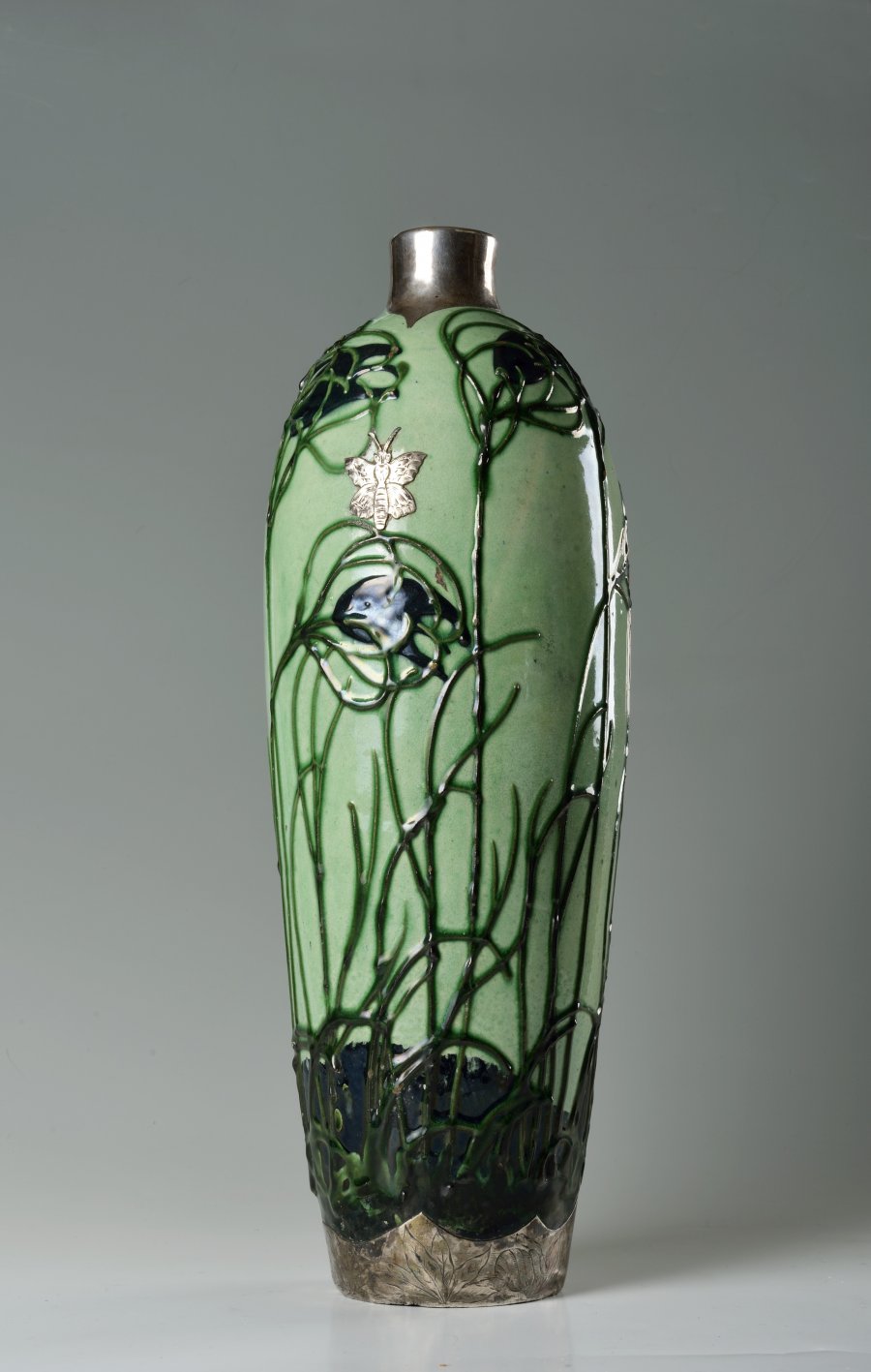 A VASE IN SILVER ARMATURE