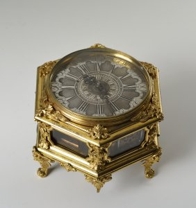 A HORIZONTAL HEXAGONAL TABLE CLOCK