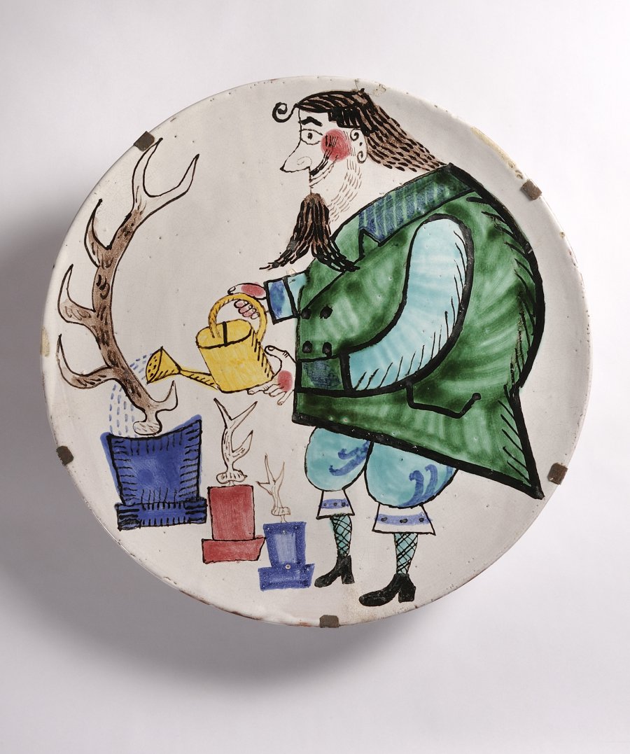 A CERAMIC PLATE WITH GARDENER MOTIF