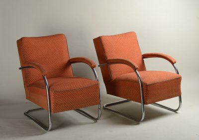 Matched functionalist chairs