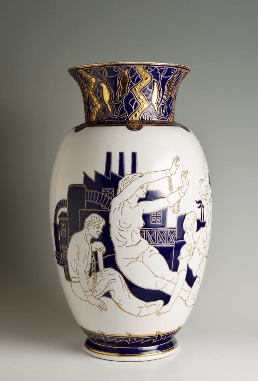 A PORCELAIN VASE