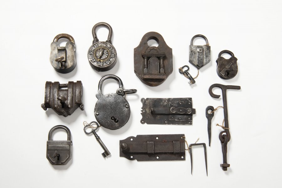 COLLECTION OF ANTIQUE LOCKS