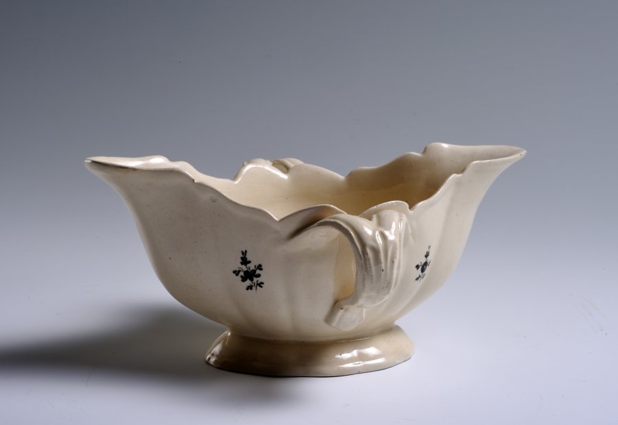 A DOUBLE HANDLE SAUCER IN A SHAPE OF A BOAT