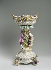 A MEISSEN CAKE STAND