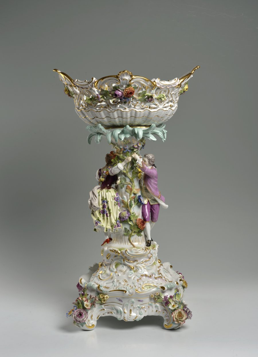 A MEISSEN CAKE STAND