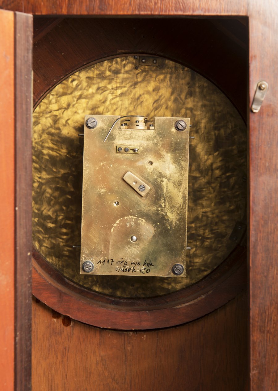 AN ART NOUVEAU TABLE CLOCK