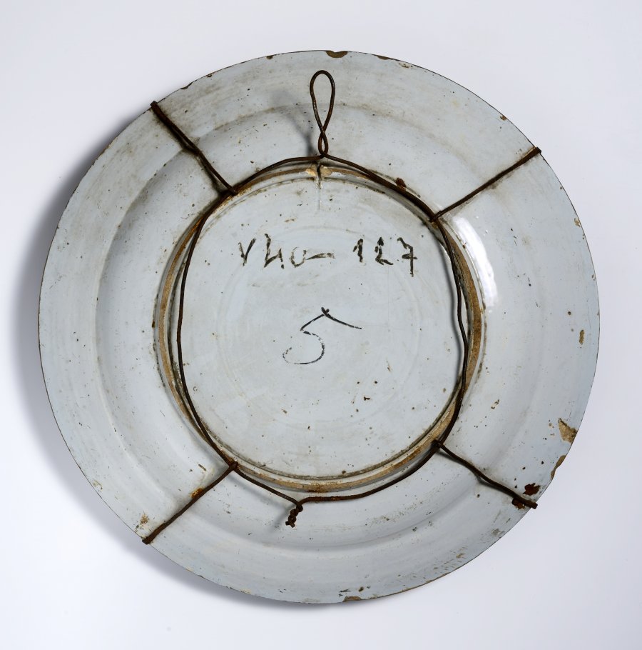 A GROUP OF TWO FAÏENCE PLATES WITH A ROSETTE AND EVERLASTING FLOWERS