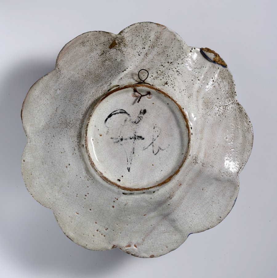 A GROUP OF TWO FAÏENCE PLATES