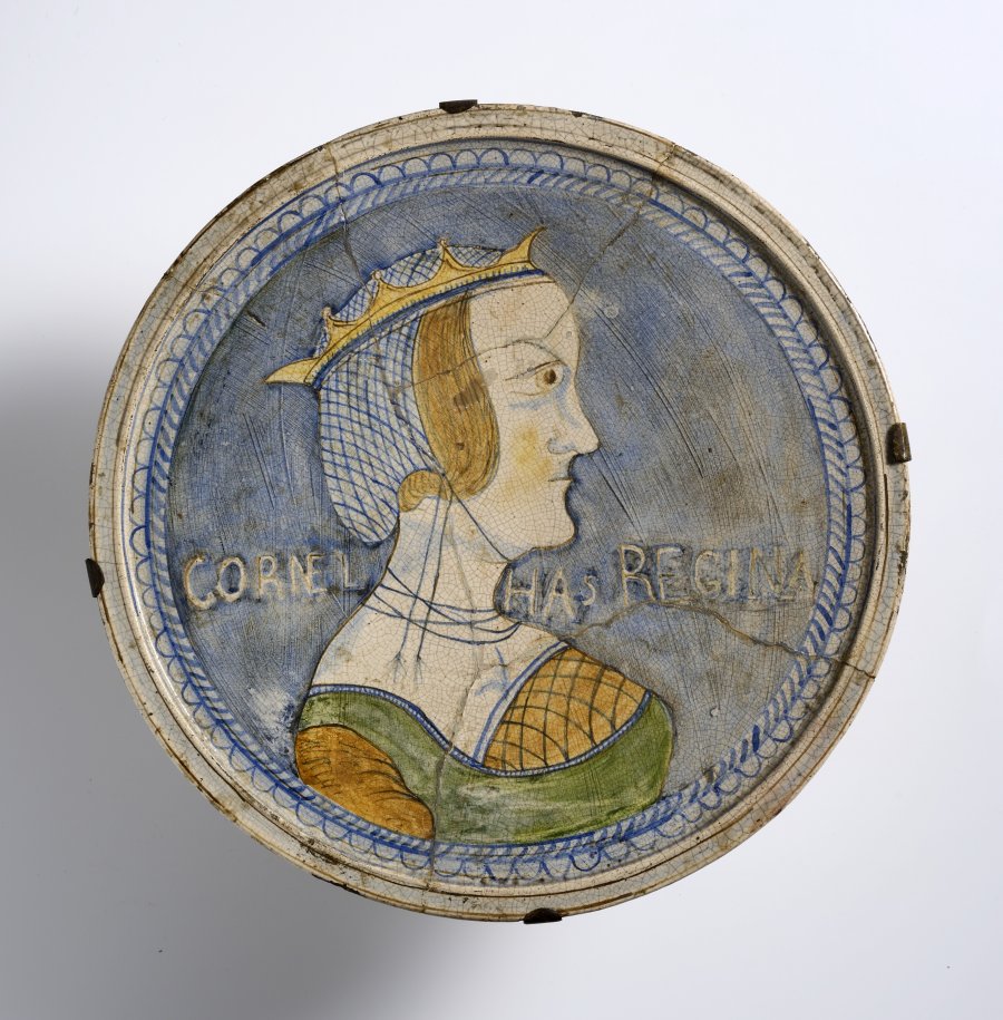A MAJOLICA PLATE WITH A PORTRAIT OF A LADY