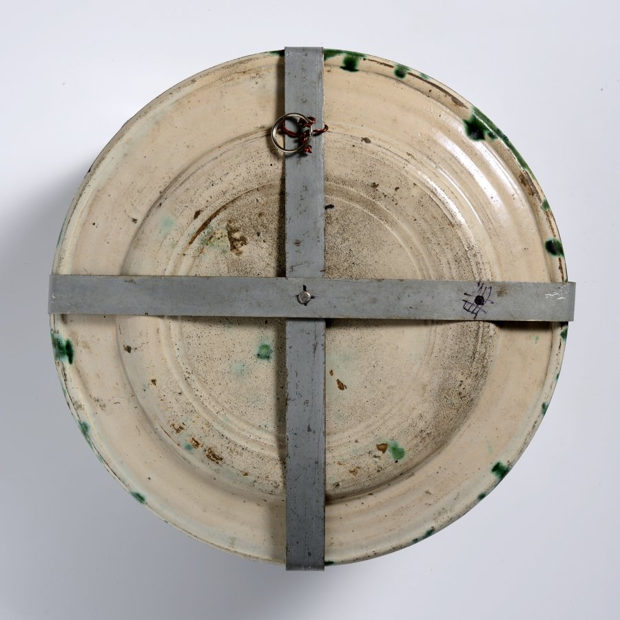 A BOWL AND PLATE SET