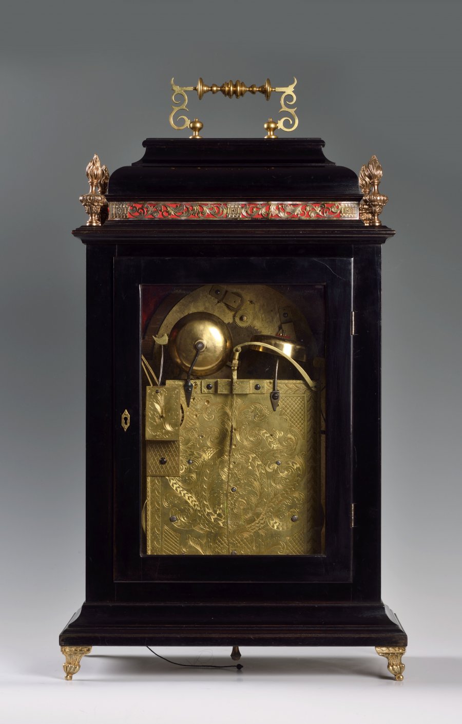 A CLASSICIST TABLE CLOCK