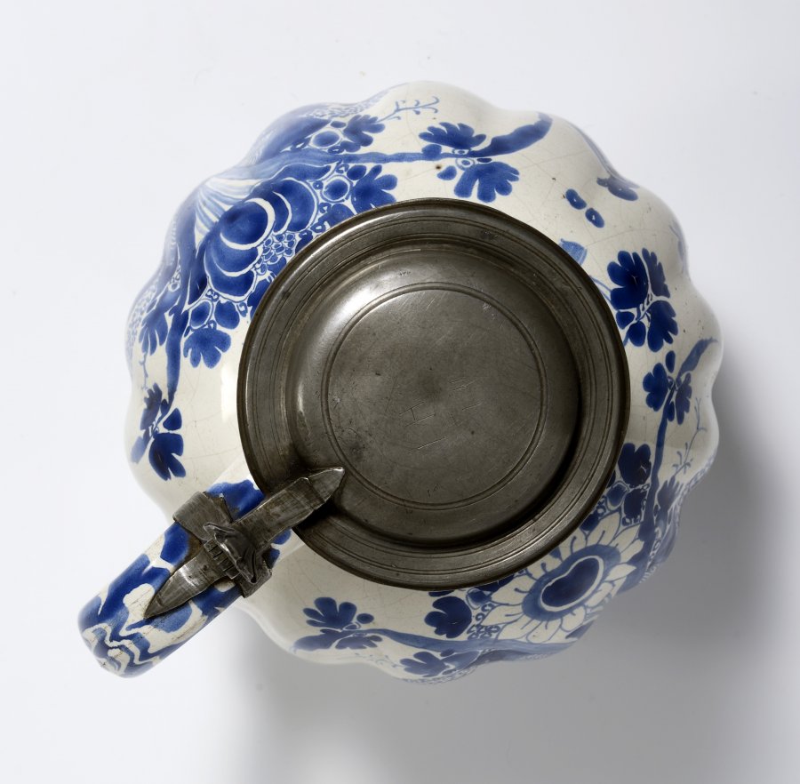 A FAÏENCE PITCHER WITH A PEWTER LID