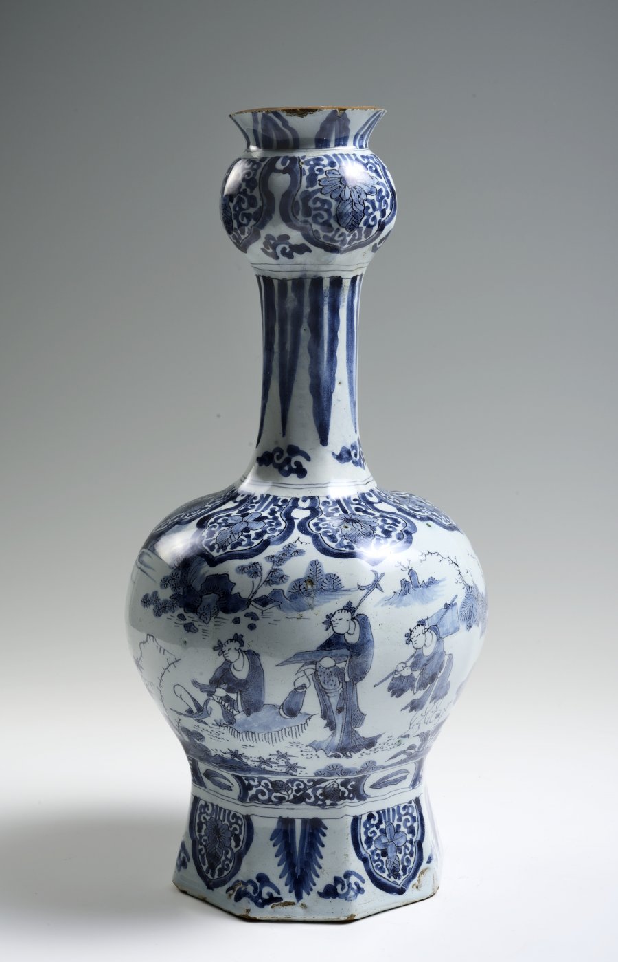 A FAÏENCE VASE WITH CHINOISERIE 