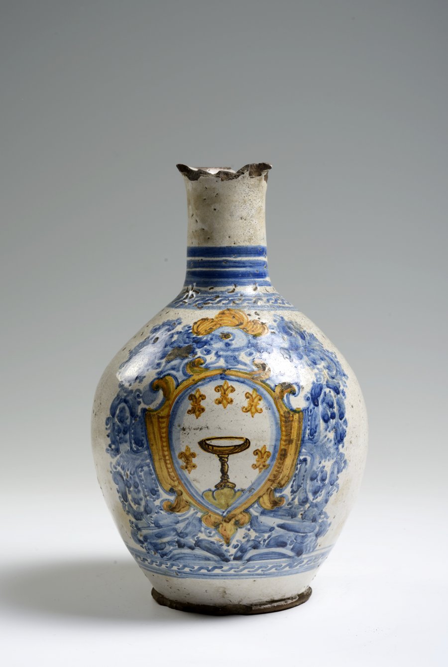 A MAJOLICA APOTHECARY BOTTLE WITH A HERALDRY MOTIF