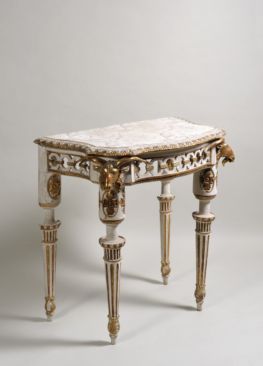 A CLASSICIST CONSOLE TABLE