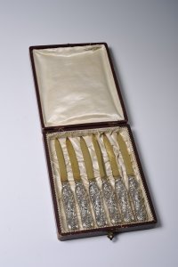 A TIFFANY FRUIT KNIFE SET, 6 pieces