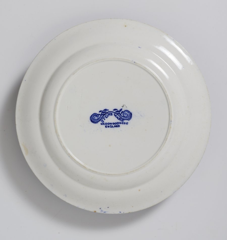 A DEVON WARE CHINOISERIE DINNERWARE SET