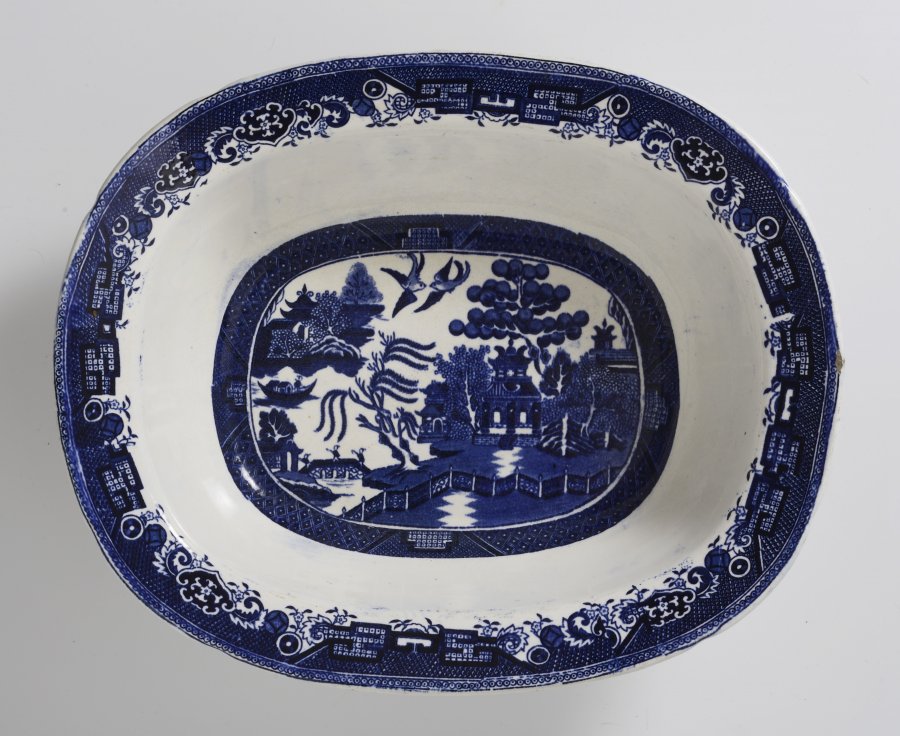 A DEVON WARE CHINOISERIE DINNERWARE SET