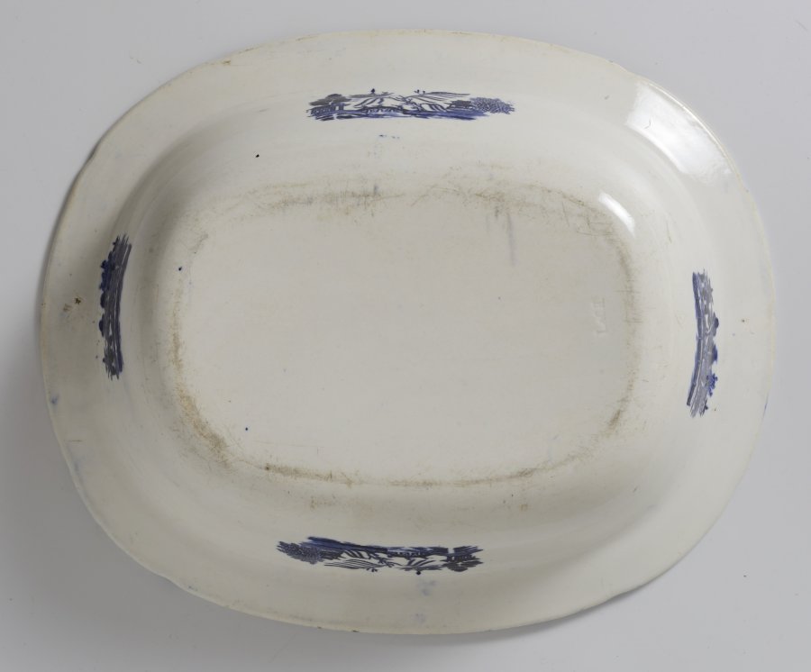 A DEVON WARE CHINOISERIE DINNERWARE SET