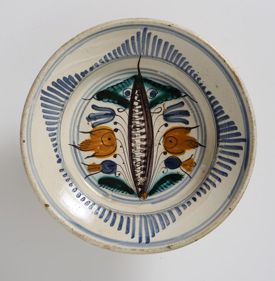 A FOLK ART PITCHER AND PLATE SET