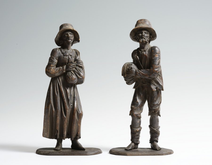 TWO CARVED WOOD FIGURES OF STALLHOLDERS