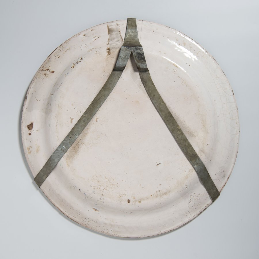 PLATE WITH HORSE