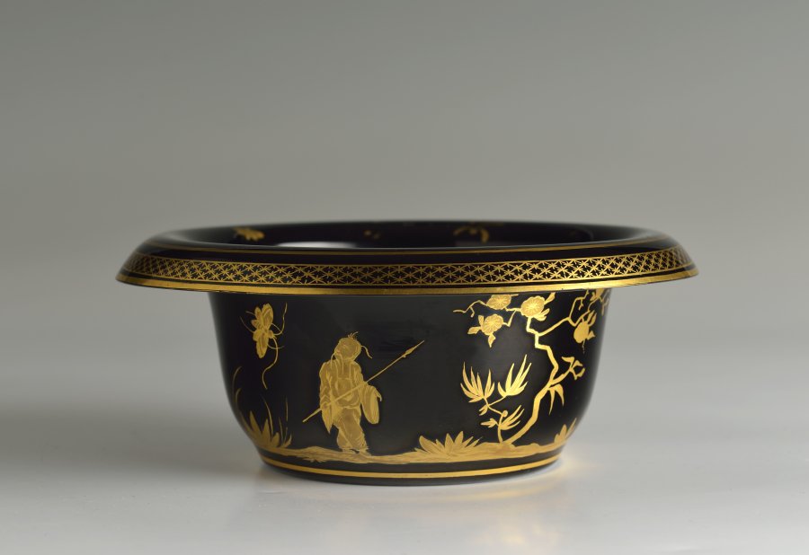 BOWL WITH CHINOISERIE MOTIFS