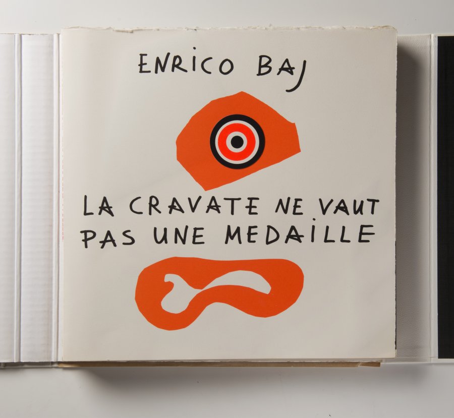 LA CRAVATE NE VAUT PAS UNE MEDAILLE 