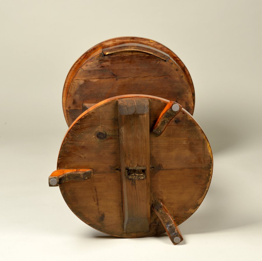 A SEWING TABLE WITH A LYRE