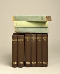 A SET OF BOOKS - UMĚNÍ