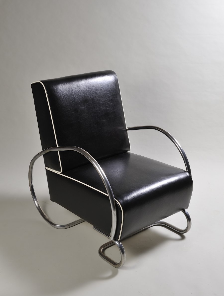 A FUNCTIONALIST ARMCHAIR