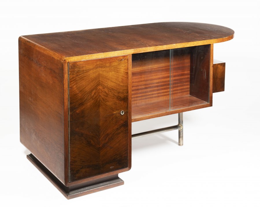 A FUNCTIONALIST WRITING DESK