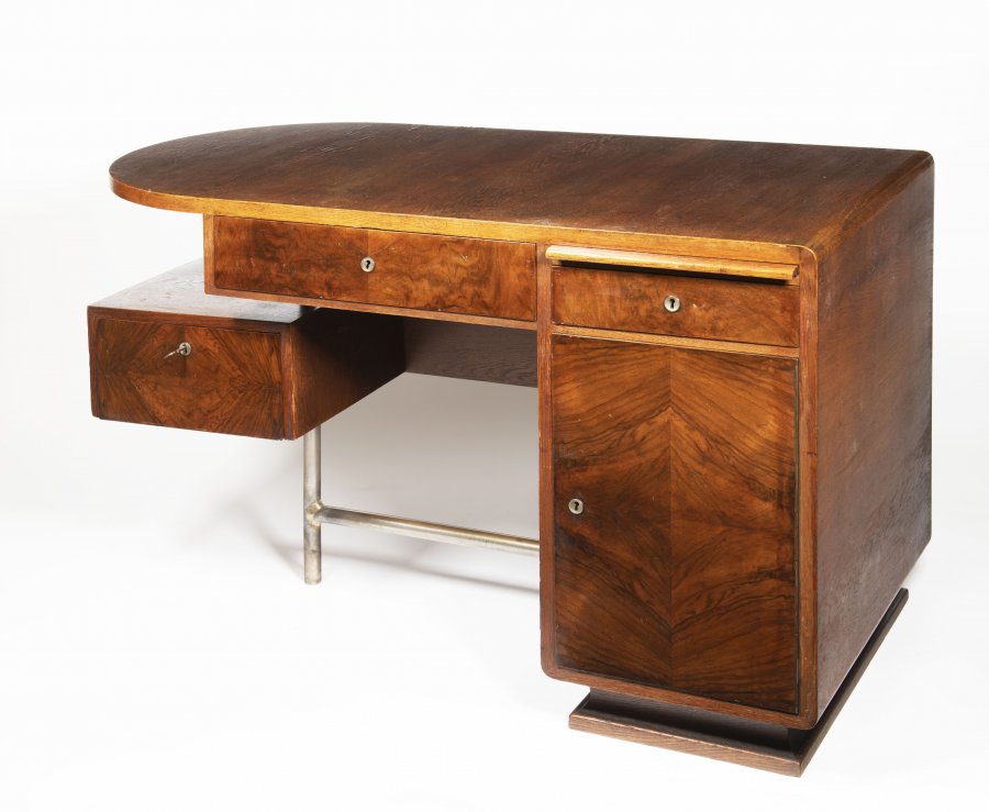 A FUNCTIONALIST WRITING DESK