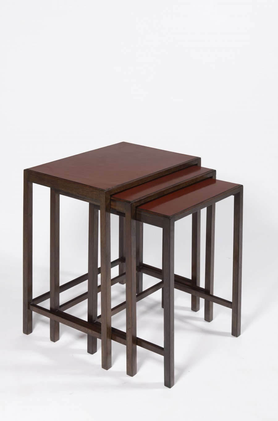 NESTING TABLES