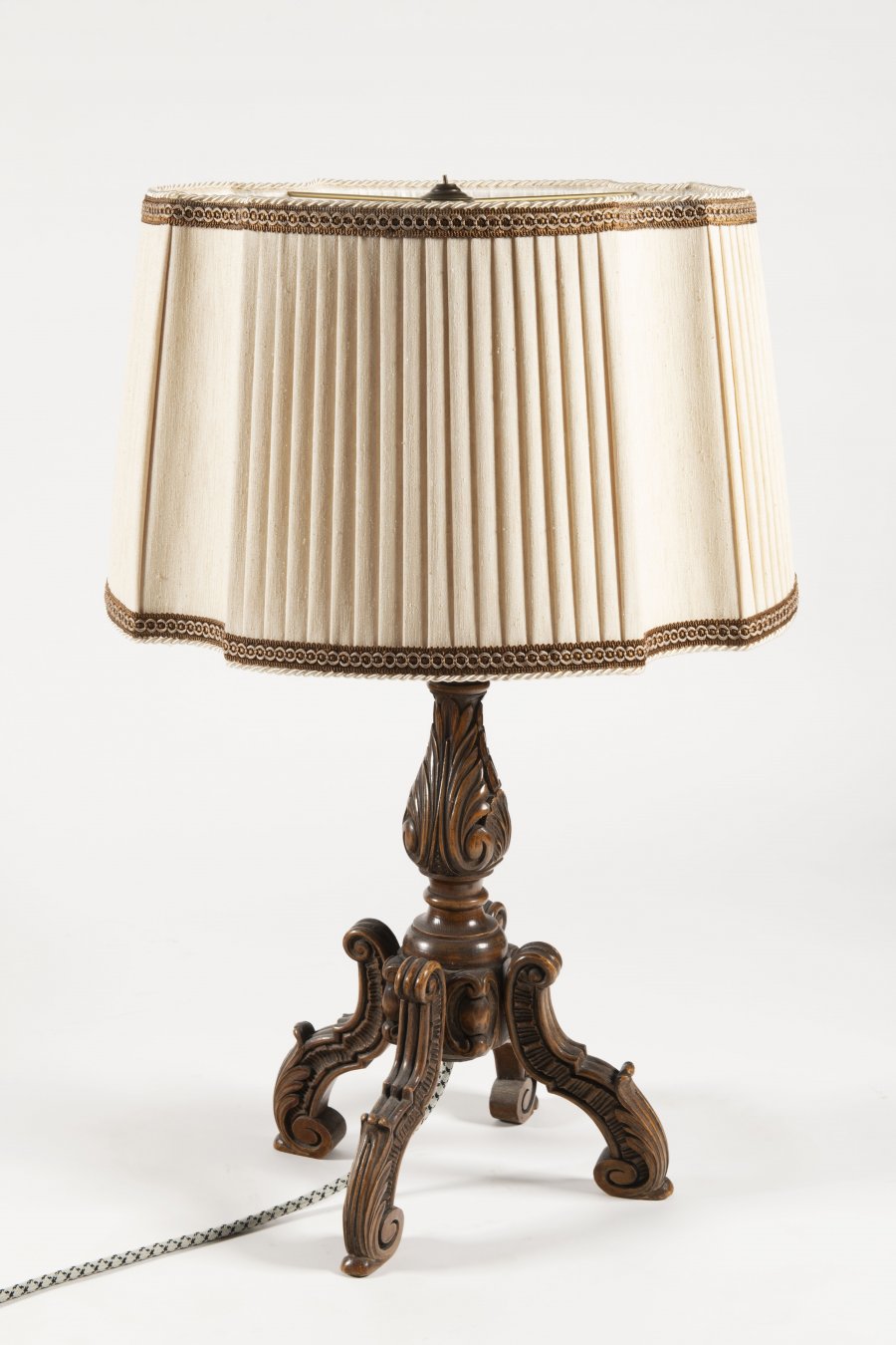 HISTORICISM TABLE LAMP