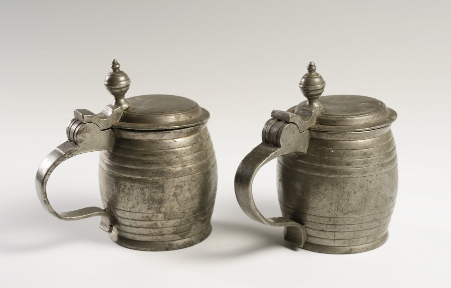 A GROUP OF PEWTER TABLEWARE - TWO STEINS, SIX BOWLS WITH HANDLES