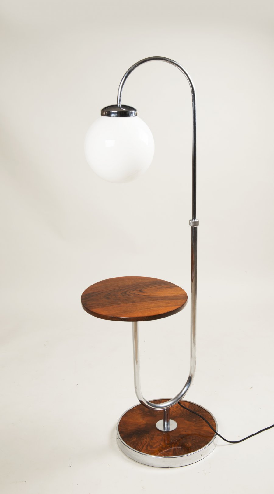 AN O2 FLOOR LAMP