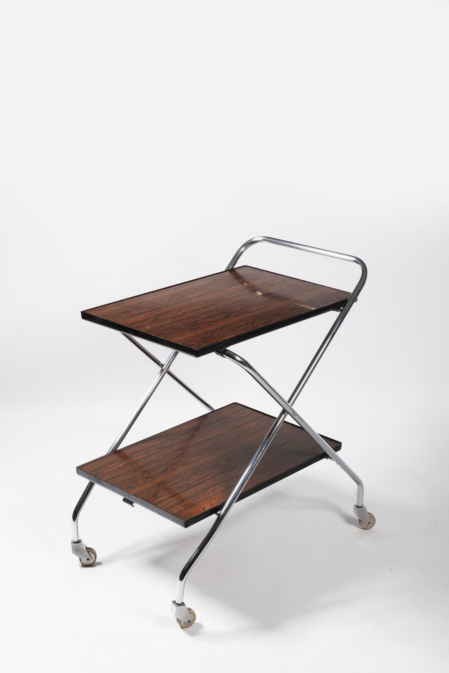 SERVING FOLDING FUNCTIONALIST TABLE