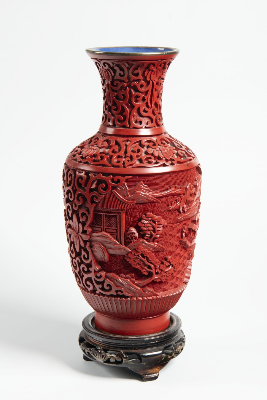 LACQUER VASE