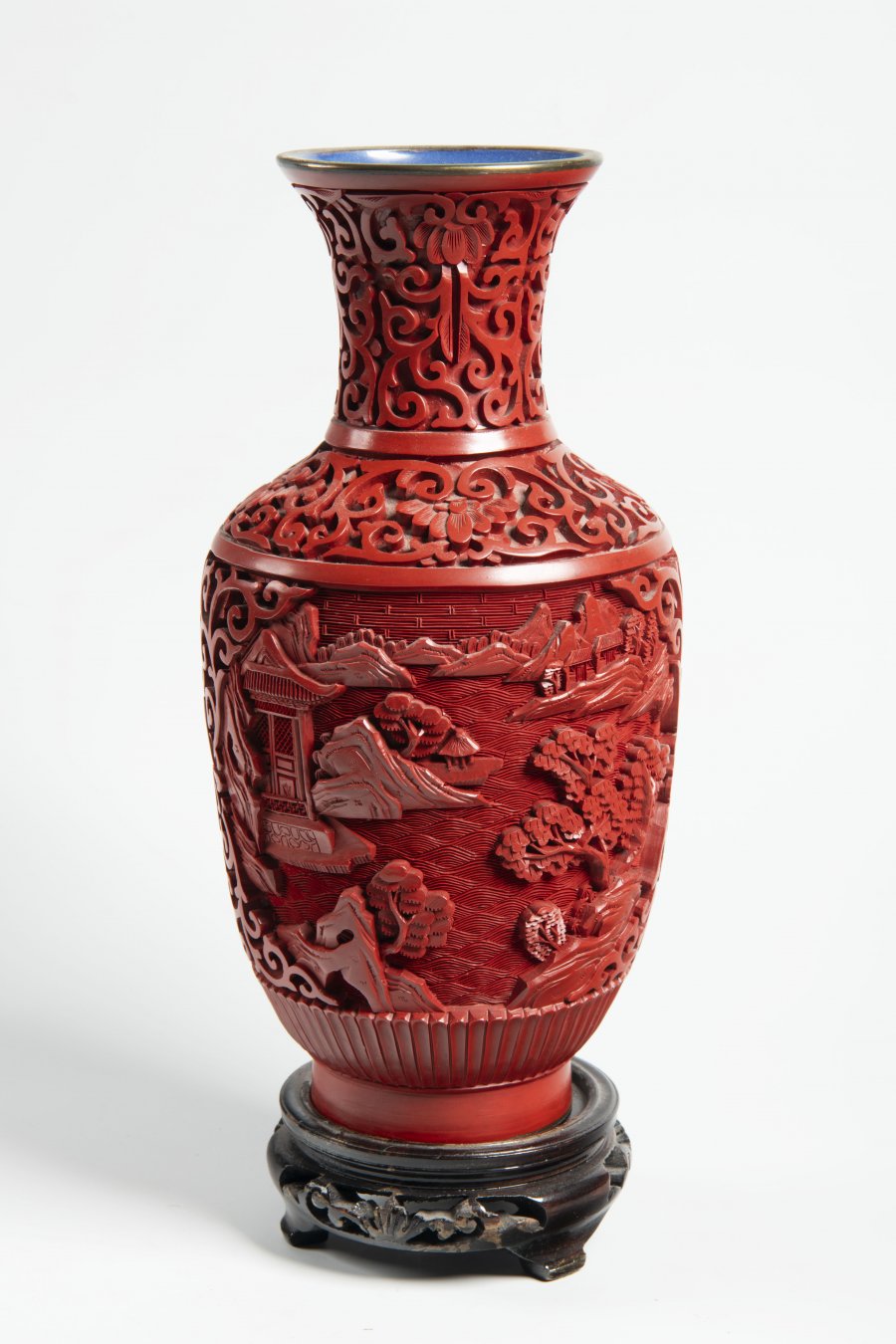 LACQUER VASE