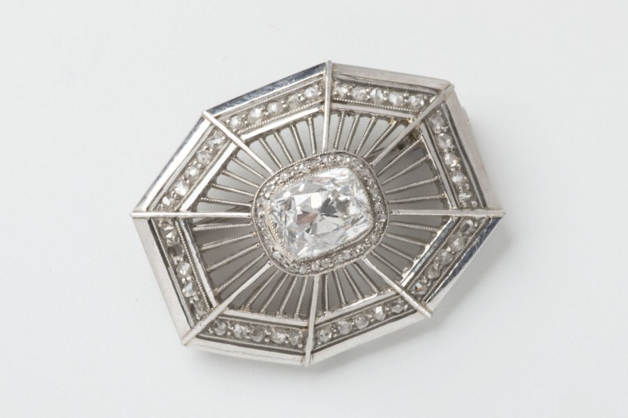 ART DECO BROOCH