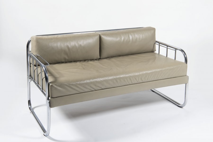 FUNCTIONALIST DAY BED