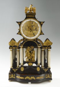 Manorial Empire Table Clock