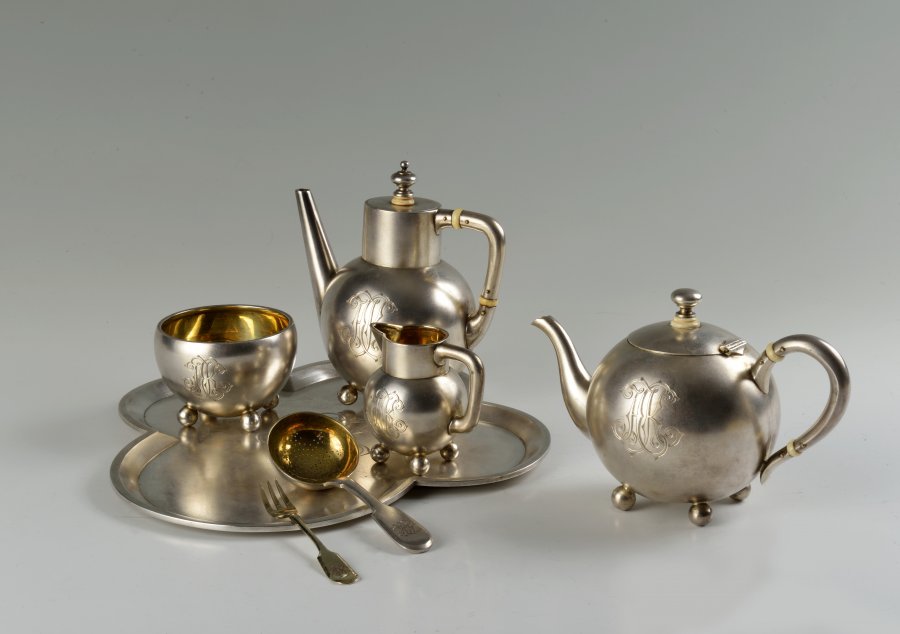 A TRAVELLING TEA SERVICE