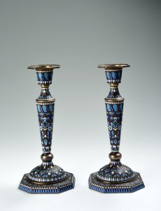 A PAIR OF CANDLESTICKS