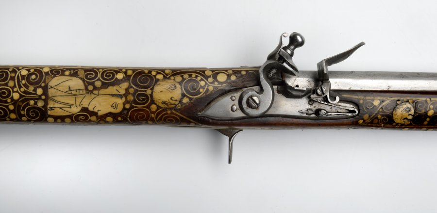 CEREMONIAL HAMMER WITH FLINTLOCK PISTOL