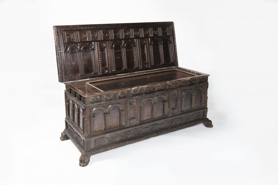 RENAISSANCE CHEST